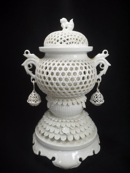 茶道具 平戸焼 十五代中里茂右衛門造 白磁 雲龍香合 共布・共箱 C 5379