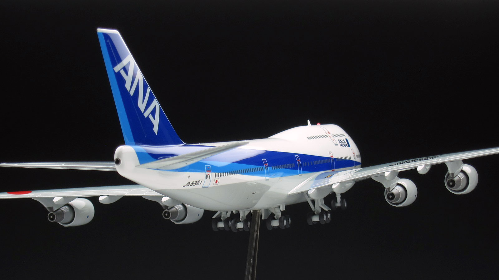 新品 ANA 全日空 1/200 B747-400 ジャンボジェット 航空機模型