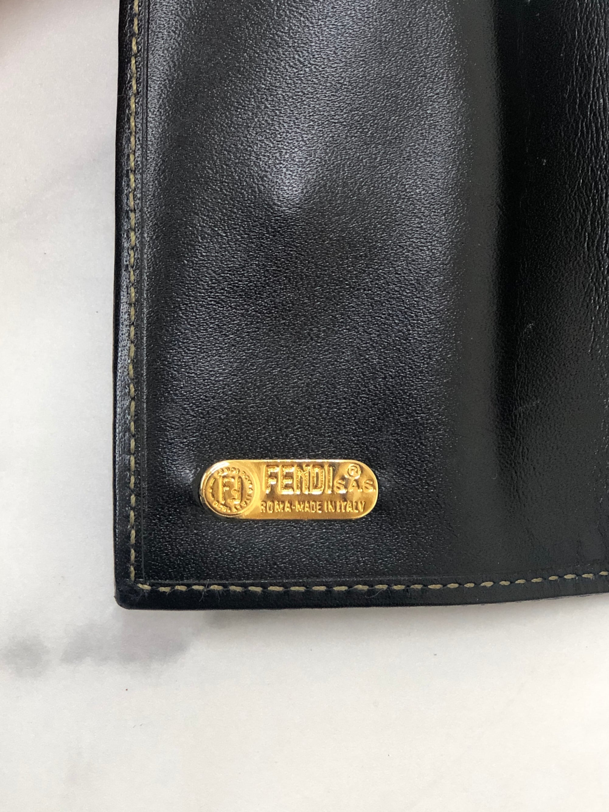 FENDI フェンディ ペカン FFロゴ レザー がま口 三つ折り 財布