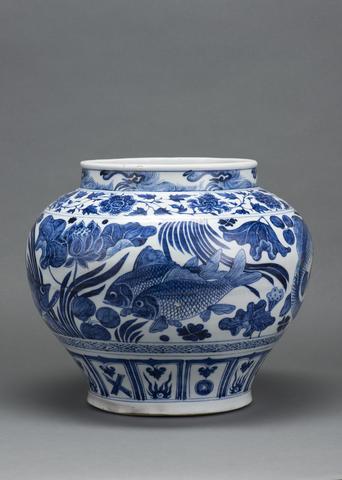 重要文化財 青花 蓮池魚藻文 壺 元時代・14世紀／景徳鎮窯（住友