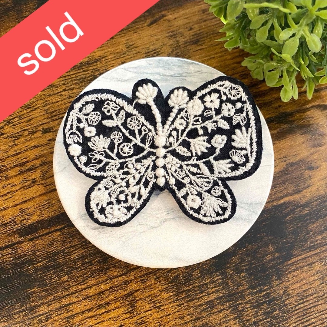 ミナペルホネンハンドメイドブローチ