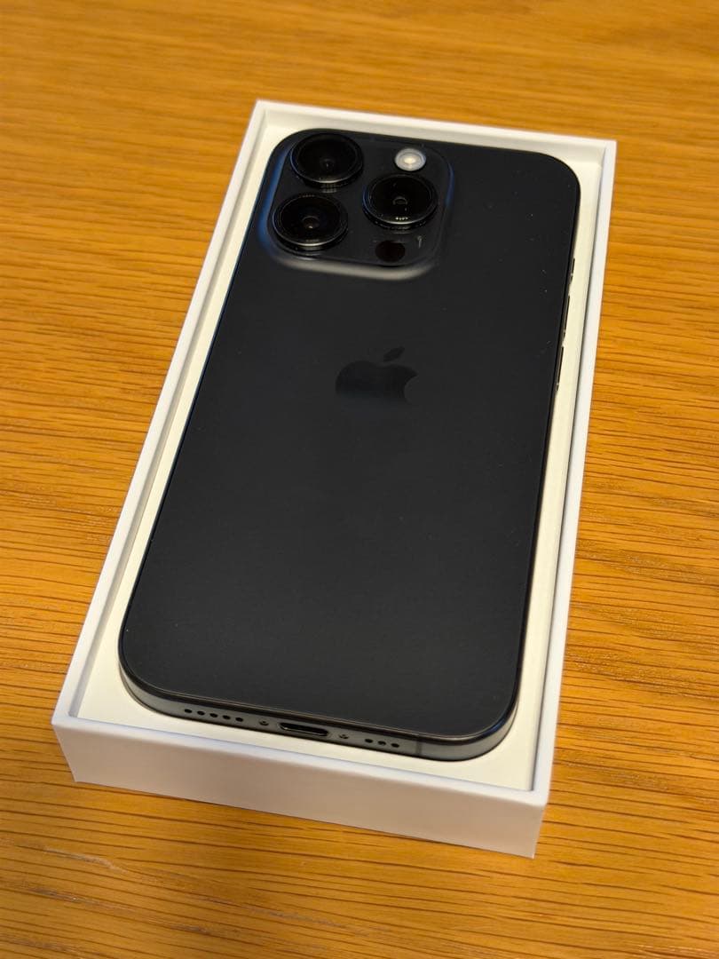 iPhone15pro 256GB ブラックチタニウム　SIMフリー APPLE iPhone 15 Pro 256GB SIMフリー [ブラックチタニウム] Aランク
