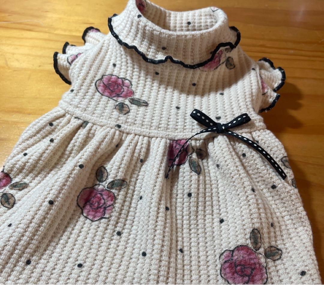 ハンドメイド犬服　ロールネック切替フリルワンピ ワッフルニット ハンドメイド犬服 ロールネック切替フリルワンピ ワッフルニット