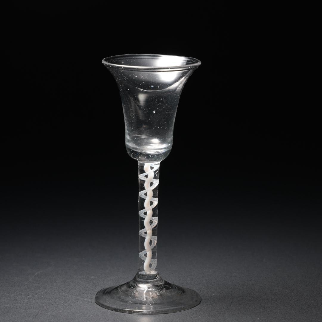 アンティークグラス オペーク（乳白色）ツイストステム ゴブレット